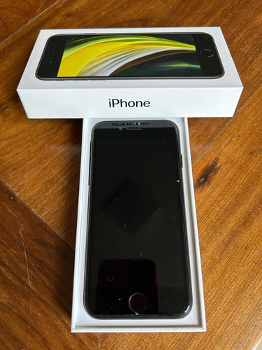 iPhone SE - Preto - 64gb - Usado