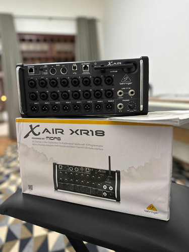 Mesa De Som Digital Behringer X Air Xr18