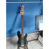 Bajo Squier Marca Fender P-bass Affinity Series. 