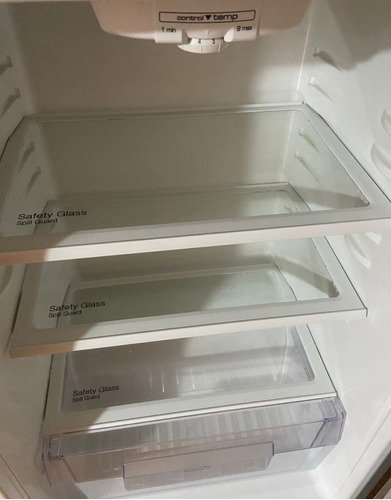 Vendo Refrigerador Marca Mabe, Color Plata, En Buen Estado.