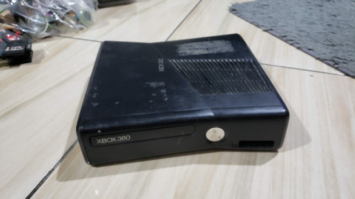 Xbox 360 Slim 4gb Só O Aparelho Sem Nada. Funcionando! Só O Leitor Que Não Leu Os Jogos. B11