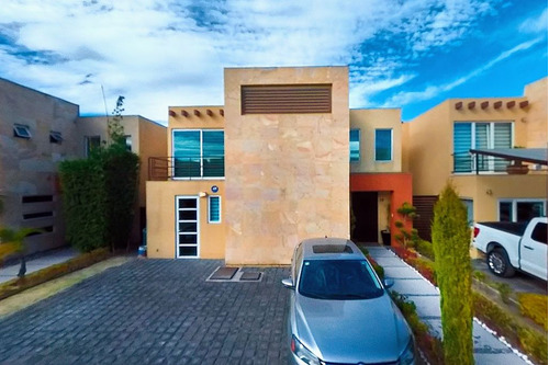 Casa Venta Residencial Una Calle Atrás Paralela A Ave. Tecnológico, A 3 Min De Ave Las Torres Y La Estación Del Tren El Insurgente Estación Metepec. - Imagen 2