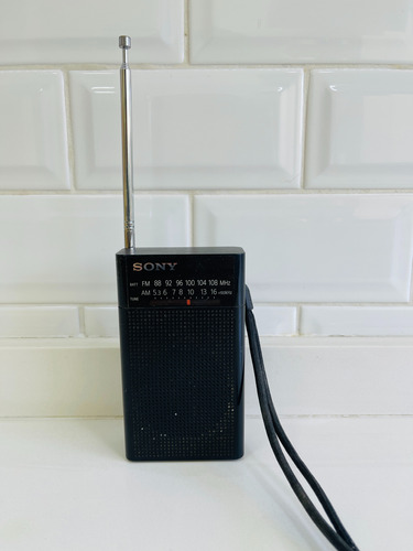 Radio Portatil Am Fm Sony Icf-p26 Con Parlante - Usada