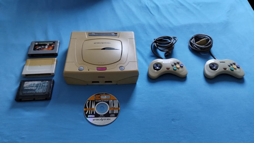 Sega Saturn Completo Com 2 Controles, Cartuchos De Expansão + Jogo Original.