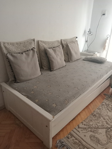 Cama Divan Con Cama Abajo Incluye Los 2 Colchones De Las 2. 