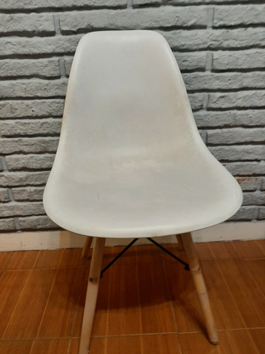 Sillas Eames ×4 Usadas Blancas Para Reparar O Repuesto