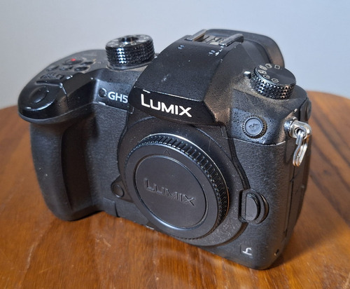 Câmera Panasonic Gh5 (lumix) + Adaptador Viltrox