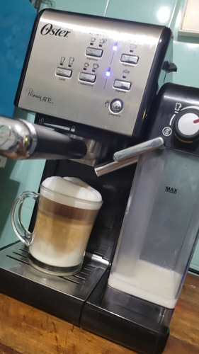 Cafetera Automática Oster Primalatte