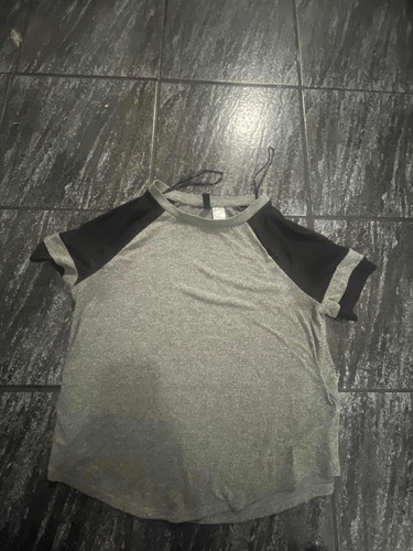 Remera Transparencias Talle Xs Hym Divided Gris Y Negra