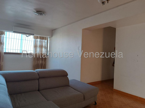 Jip 25-16773. Rent-a-house Vende Hermoso Apartamento De 80 Mts2, 3hab, 1 Baño. Cercana A C.comerciales, Comercios, Etc. En Zona Centro Maracay. - Imagen 3