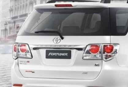 Emblema De Compuerta De Toyota Fortuner Central 75431-0k031 Foto 2