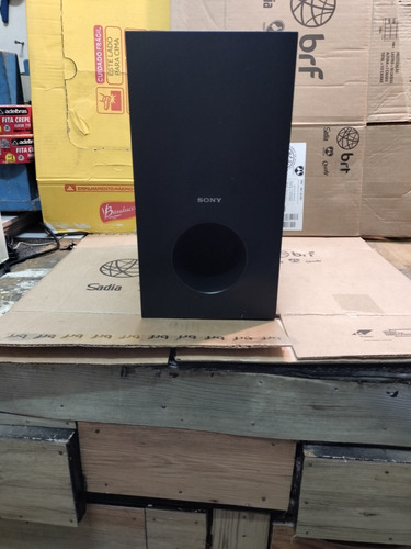 Um Subwoofer De Home Theater Sony. Usado