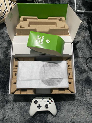 Xbox Series S + 1 Control