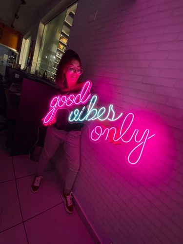 Painel Neon Led Good Vibes Only 90 Cm