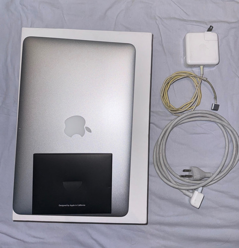 Macbook Air, 11 Pulgadas, Año 2015, Excelente Estado