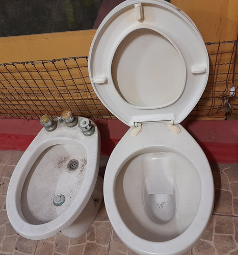 Inodoro Y Bidet Con Gritería Usados -  Retiro Por Saavedra