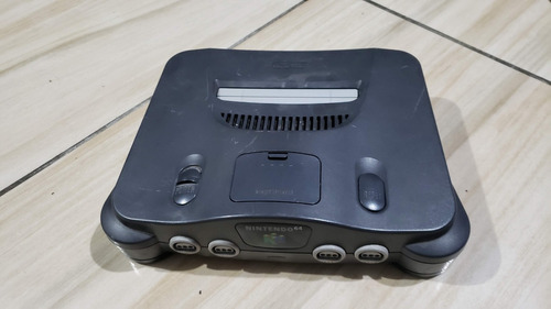 Nintendo 64 Só O Aparelho Sem Nada E Depois De 3 Minutos O Jogo Trava!  Provavelmente São Os Capacitores. J1