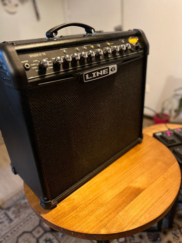 Amplificador Line 6 Spider Iv 75w Con Pedal De Efectos