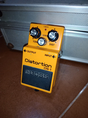 Pedal Para Guitarra Boss - Distortion 