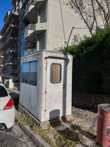 Cabina De Vigilancia/ Garita De Seguridad