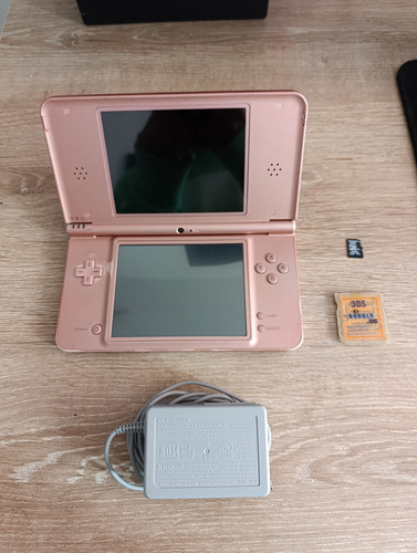 Nintendo Dsi Xl Rosa + Tarjeta R4 Gold 16gb