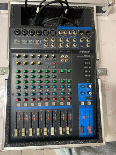Mesa De Som Console Mixer Yamaha Mg12 Bivolt + Hard Case