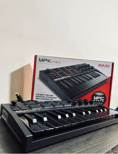 Controlador Midi Akai Mpk Mini Black (usado Una Sola Vez)