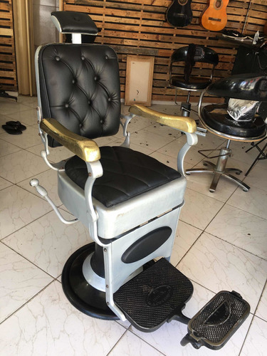 Cadeira Antiga De Barbeiro Americana N 3 Com Braços De Metal