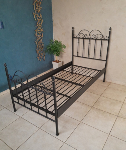 Cama De Ferro Forjado Modelo Clássico Com Peseira Solteiro