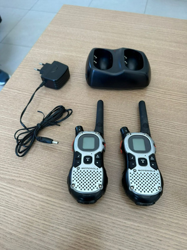 Rádio Comunicador (walkie-talkie) Talk About Motorola Mj270