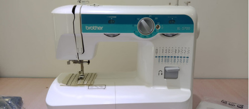 Máquina De Coser Brother Xl5700 Portable Blanca 220v