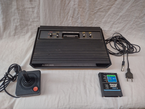 Atari 2600 Modelo Fonte Interna + Um Controle E Um Jogo