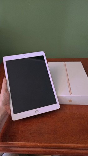 Apple iPad 8, 32gb, Dourado, Usado