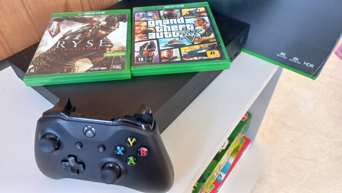 Xbox One X De 1tb Microsoft + 2 Jogos + 1 Controle