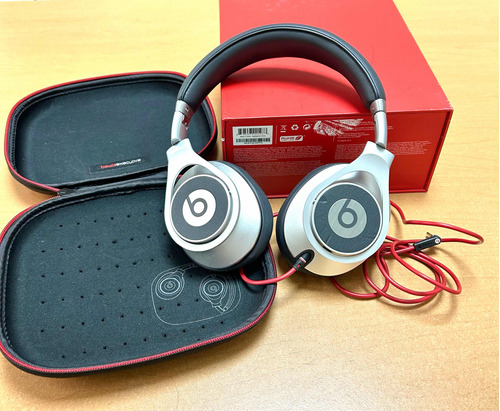 Beats Executive Audífonos Alámbricos