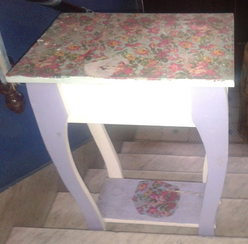 Mesa De Luz O Auxiliar Shabby Chic Madera Lila Blanco Floral