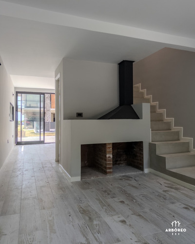 Duplex De 3 Ambientes Con Patio, Parrilla, Cochera Y Pileta En Costa Del Este - Imagen 4