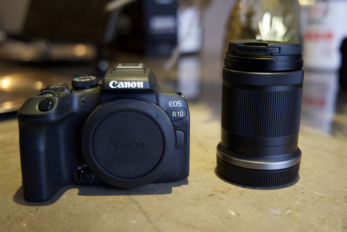 Canon Eos R10 Con Lente 18-150 Mm F/3,5-6,3 Is