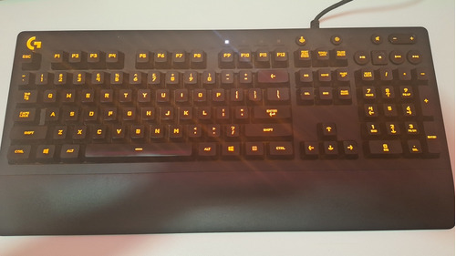 Teclado Logitech G213