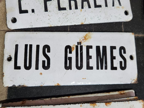 Cartel Antiguo Enlozado De Calle Luis Guemes.