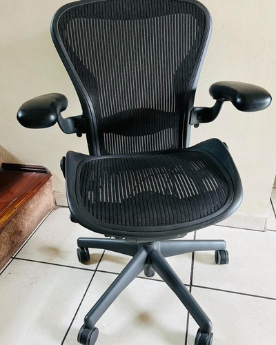 Herman Miller Aeron B Super Equipada