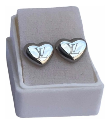 Aretes En Forma De Corazón Y Logo Lv