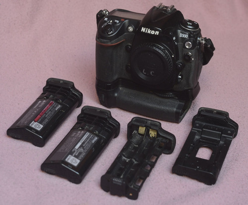 Nikon D300 - Super Cuidada Con Accesorios-grip D500-tcx2- 