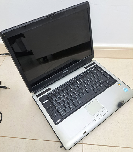 Notebook Toshiba Satellite Cm2 * Liga Funciona Parcial * Ler