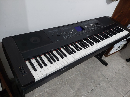 Piano Digital Yamaha Dgx 650 88 Teclas Con Soporte