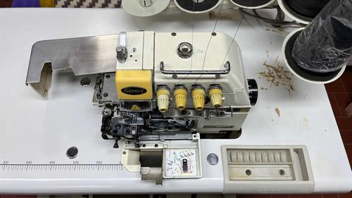 Maquina De Coser Overlock Industrial . Excelente Estado