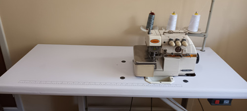 Maquina De Coser Overlock Yamata Fy737 504m2-04 Poco Uso 