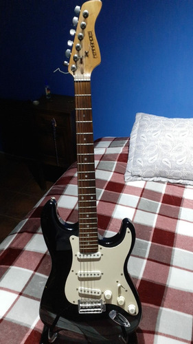 Guitarra Eléctrica,marca Fernades Modelo Stratocaster 