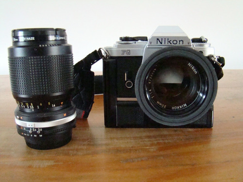 Cámara Fotográfica Nikon Fg Y Zoom Nikon Original