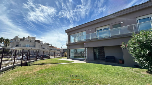 Casa En Punta Gorda Sobre Rambla 4 Dormitorios - Imagen 2